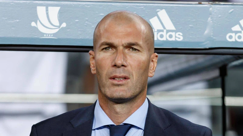 Zinedine Zidane nổi tiếng với tầm nhìn chuẩn và khả năng chuyền bóng